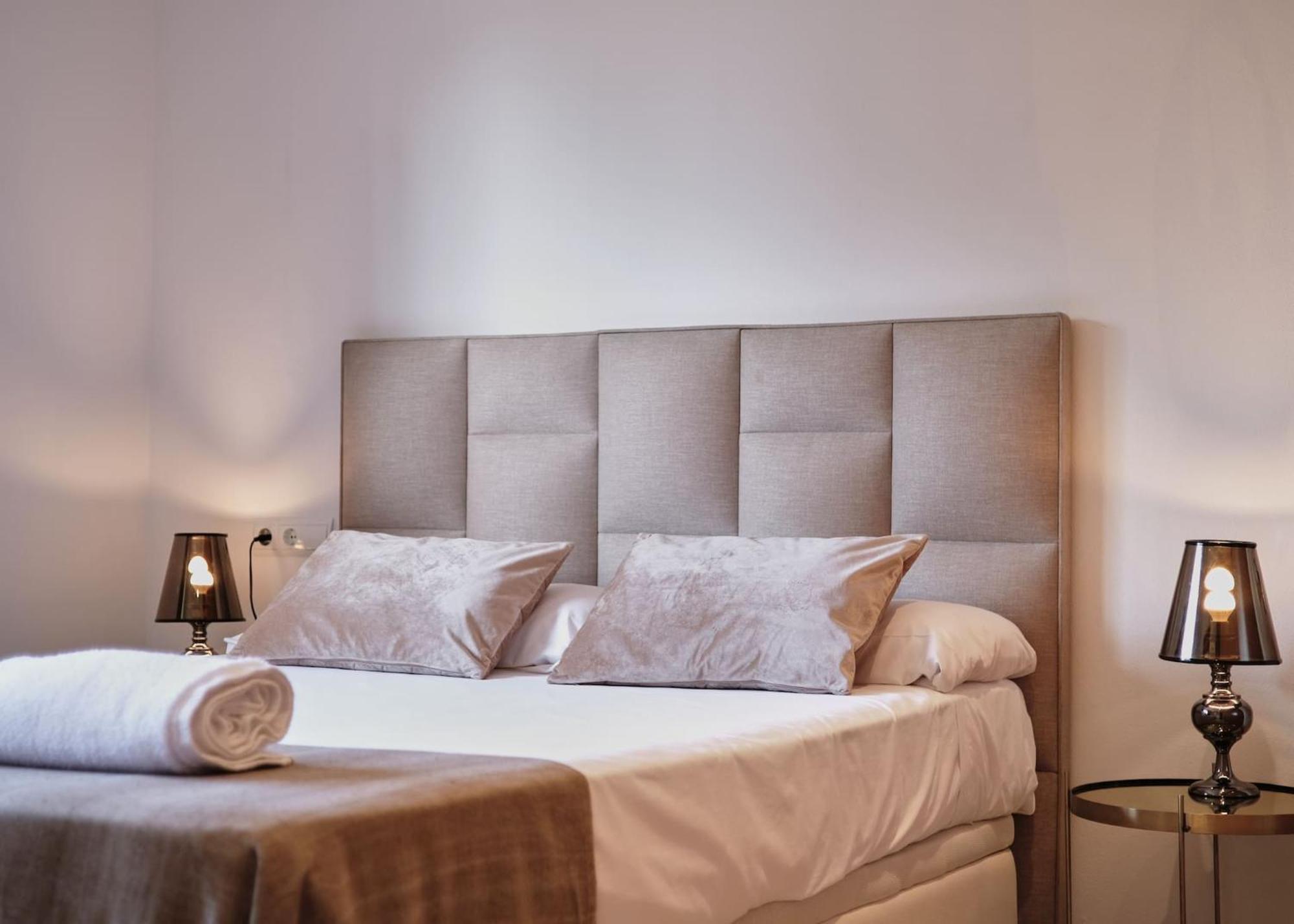 Villa Romeo 2Km From Ibiza Town And 1Km From Talamanca Beach ซานตาเอวเลเรียเดสริว ภายนอก รูปภาพ