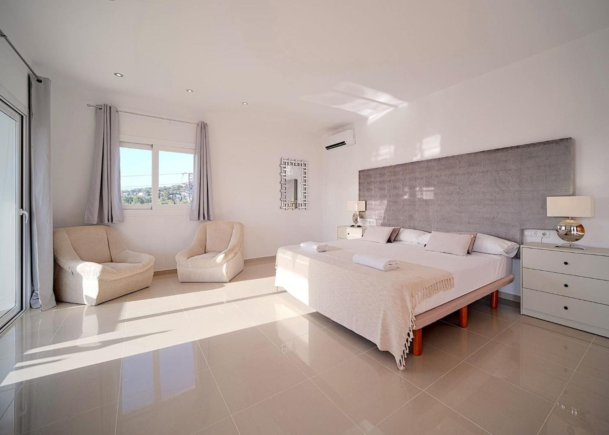 Villa Romeo 2Km From Ibiza Town And 1Km From Talamanca Beach ซานตาเอวเลเรียเดสริว ภายนอก รูปภาพ