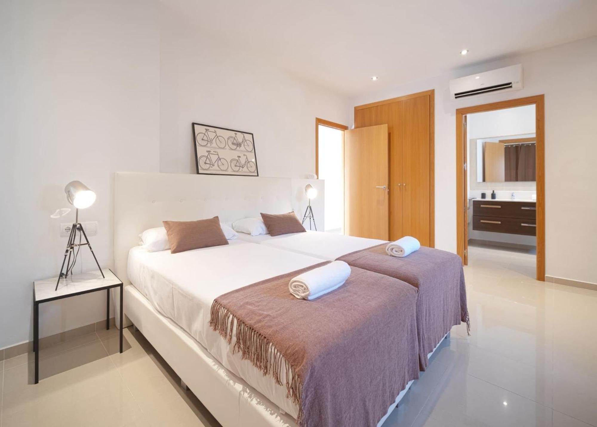 Villa Romeo 2Km From Ibiza Town And 1Km From Talamanca Beach ซานตาเอวเลเรียเดสริว ภายนอก รูปภาพ