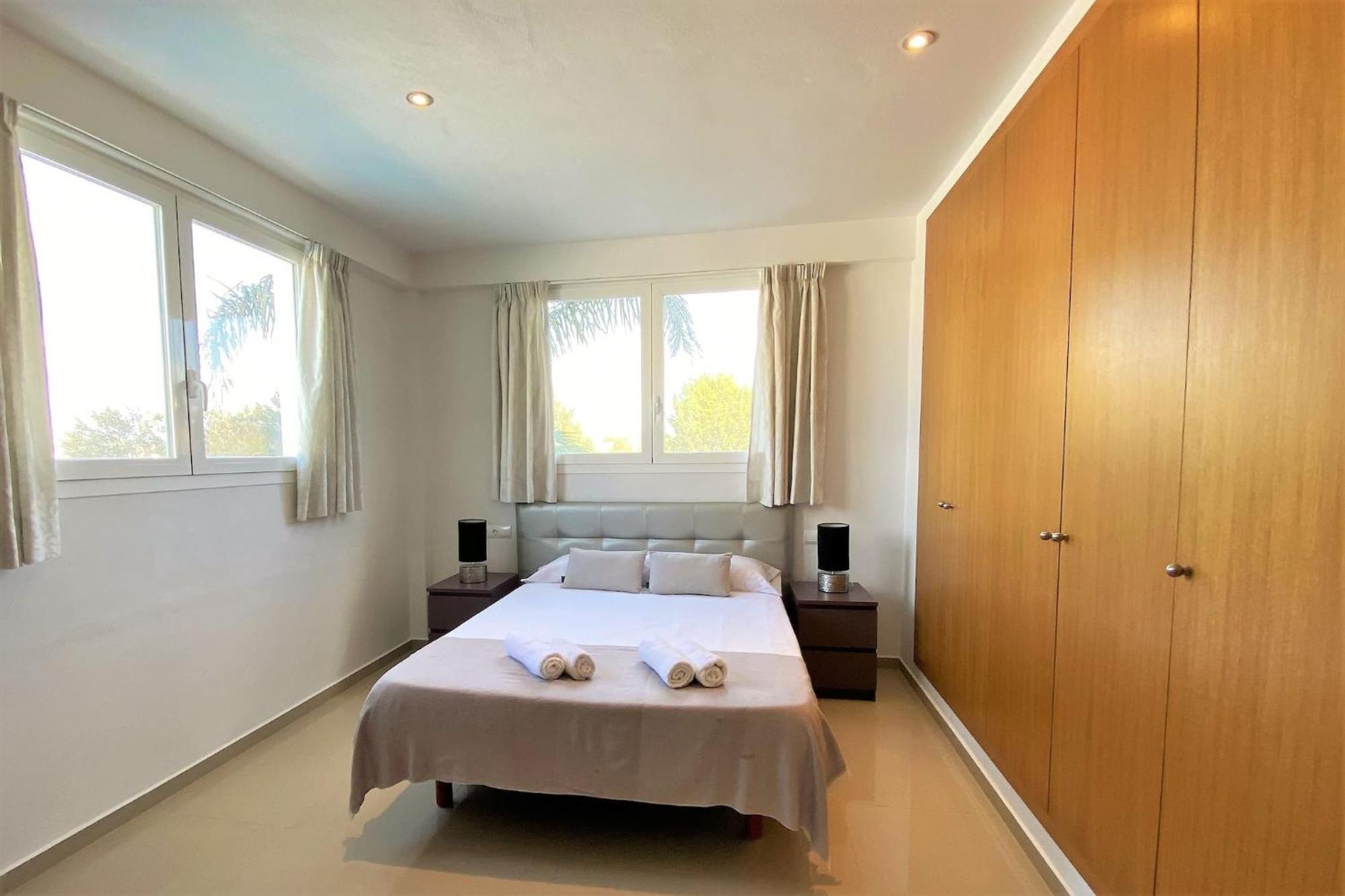 Villa Romeo 2Km From Ibiza Town And 1Km From Talamanca Beach ซานตาเอวเลเรียเดสริว ภายนอก รูปภาพ