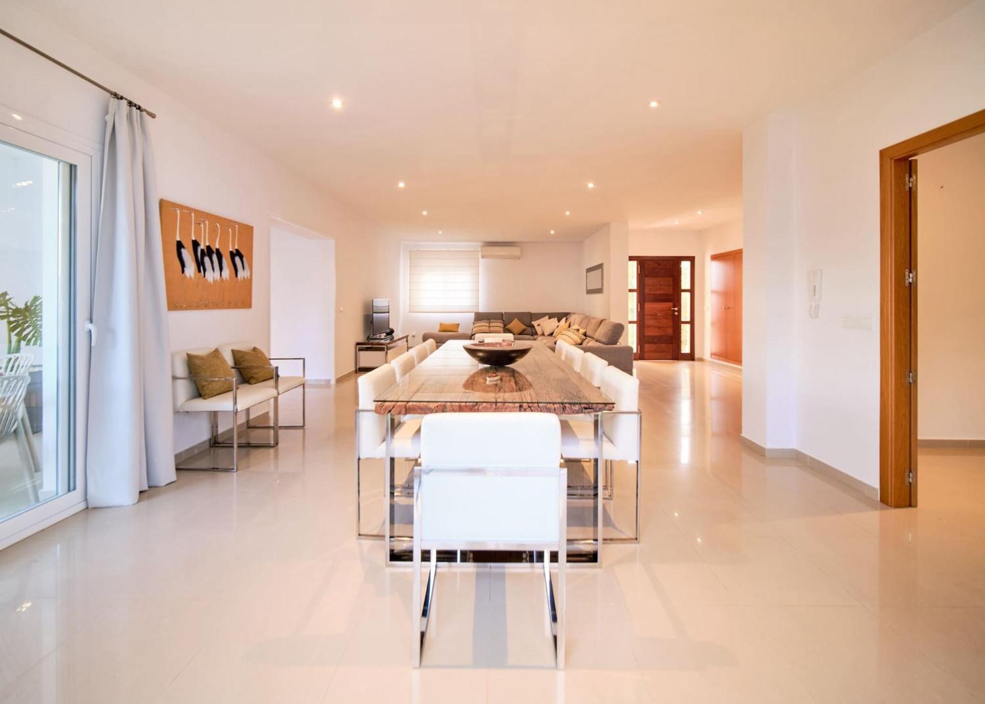 Villa Romeo 2Km From Ibiza Town And 1Km From Talamanca Beach ซานตาเอวเลเรียเดสริว ภายนอก รูปภาพ