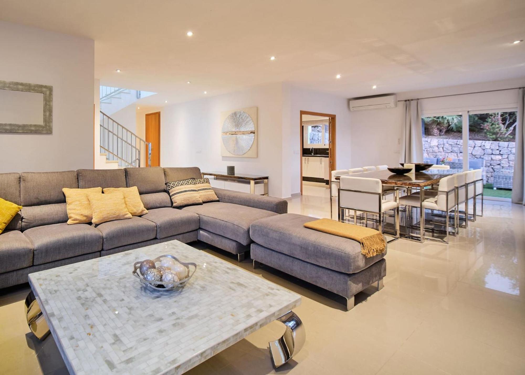 Villa Romeo 2Km From Ibiza Town And 1Km From Talamanca Beach ซานตาเอวเลเรียเดสริว ภายนอก รูปภาพ