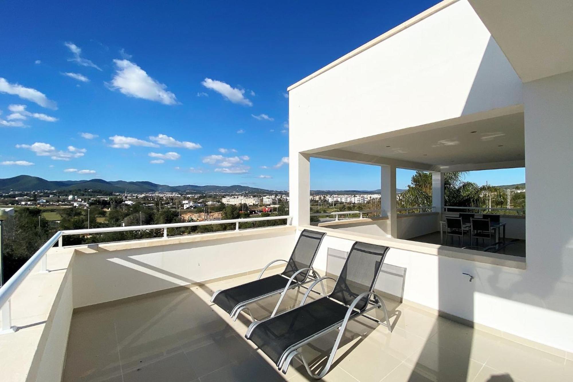 Villa Romeo 2Km From Ibiza Town And 1Km From Talamanca Beach ซานตาเอวเลเรียเดสริว ภายนอก รูปภาพ