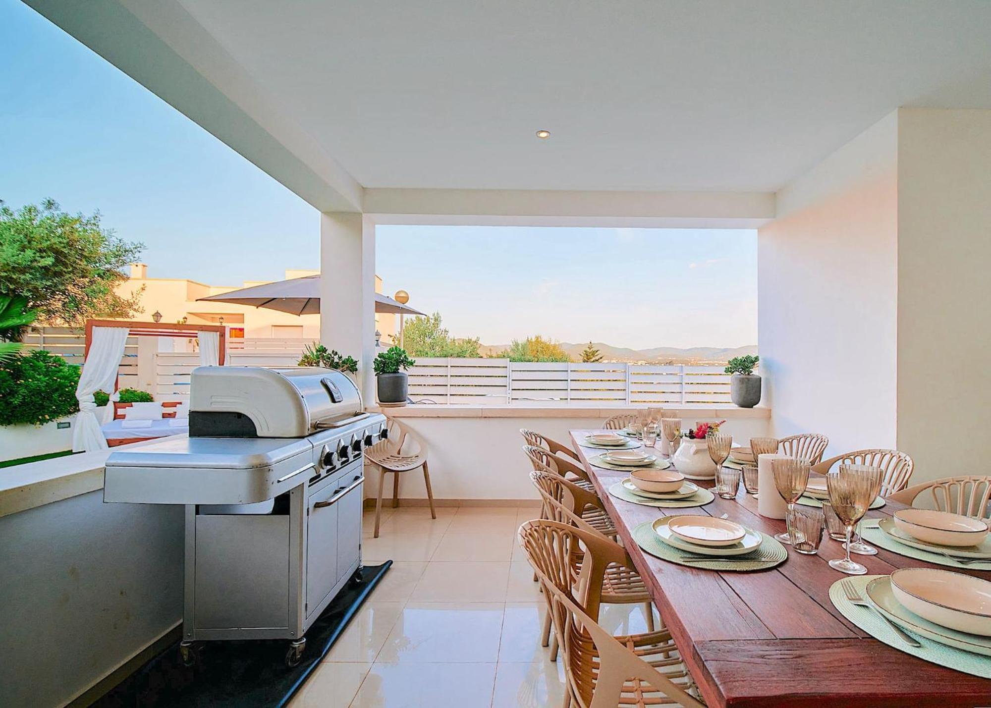 Villa Romeo 2Km From Ibiza Town And 1Km From Talamanca Beach ซานตาเอวเลเรียเดสริว ภายนอก รูปภาพ