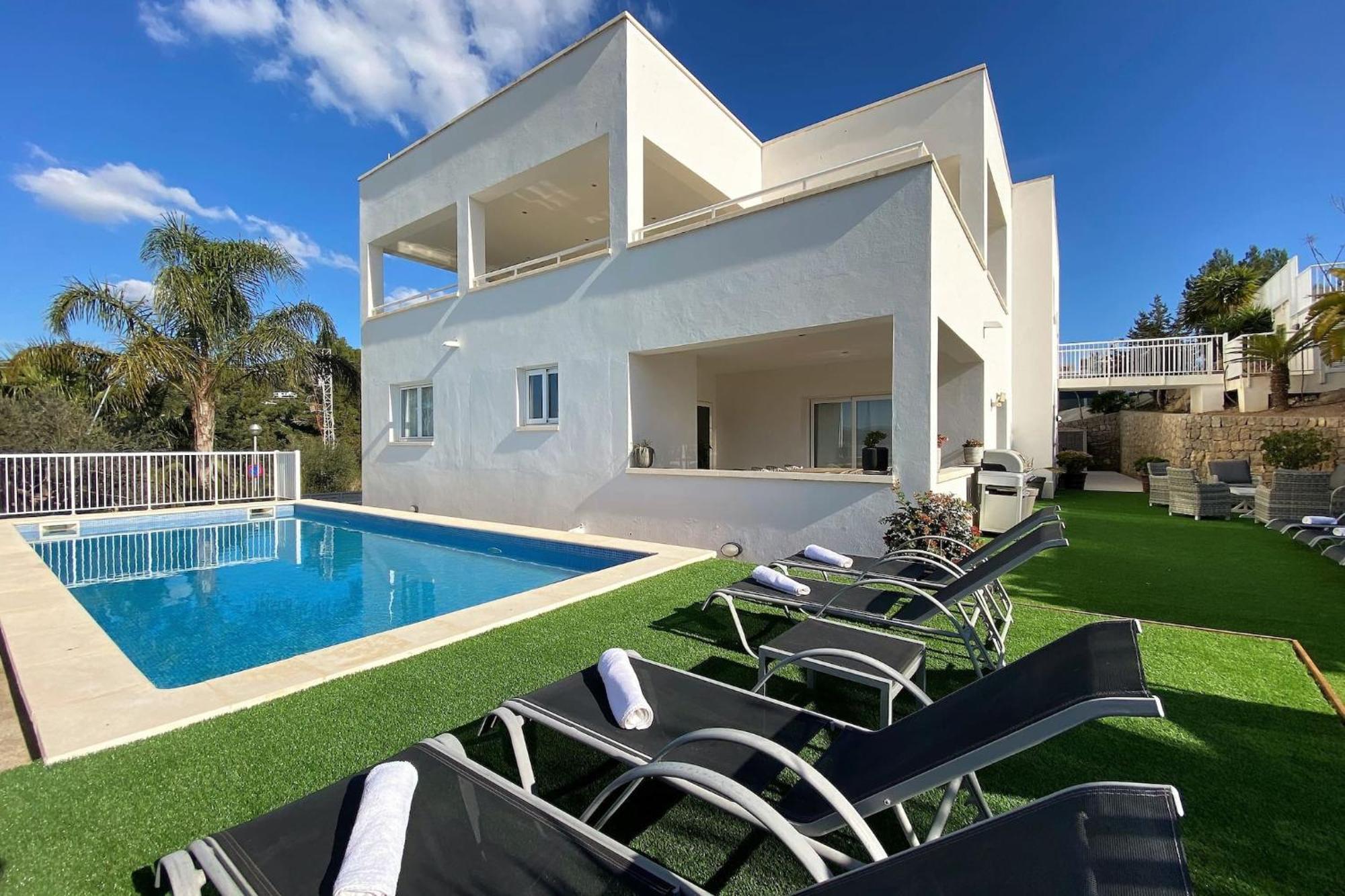 Villa Romeo 2Km From Ibiza Town And 1Km From Talamanca Beach ซานตาเอวเลเรียเดสริว ภายนอก รูปภาพ
