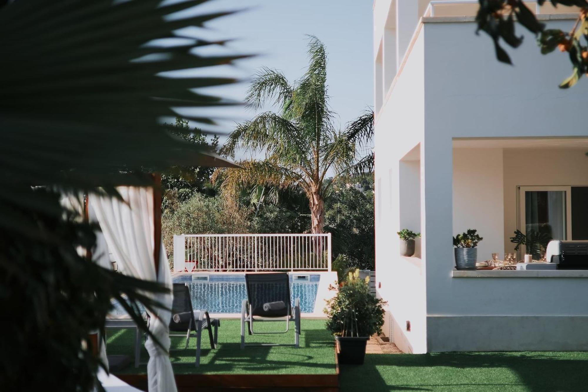 Villa Romeo 2Km From Ibiza Town And 1Km From Talamanca Beach ซานตาเอวเลเรียเดสริว ภายนอก รูปภาพ