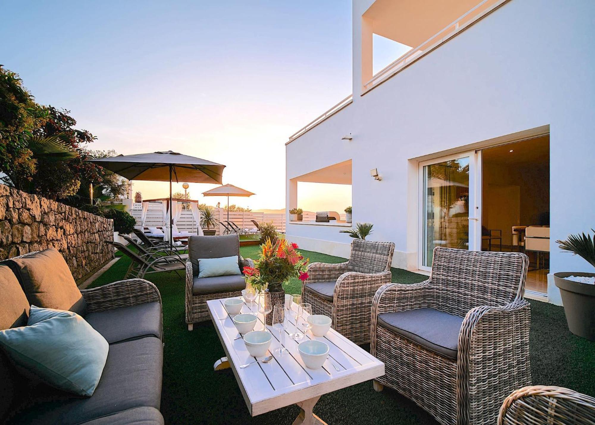 Villa Romeo 2Km From Ibiza Town And 1Km From Talamanca Beach ซานตาเอวเลเรียเดสริว ภายนอก รูปภาพ