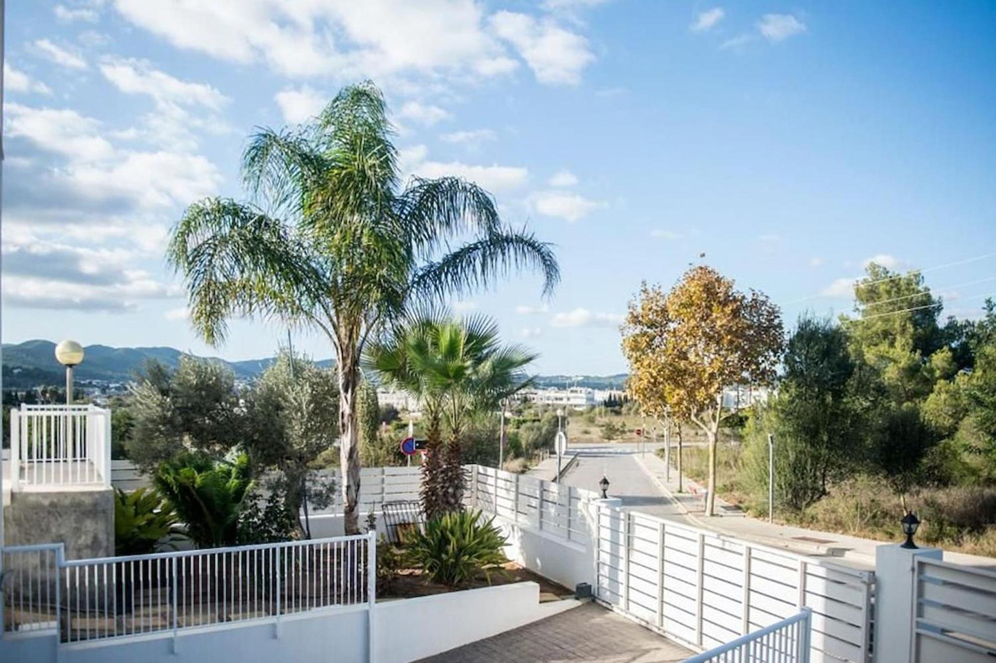 Villa Romeo 2Km From Ibiza Town And 1Km From Talamanca Beach ซานตาเอวเลเรียเดสริว ภายนอก รูปภาพ